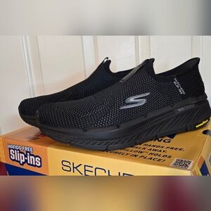 Skechers Men's Hands Free Slip-ins: Max Cushioning Premier 2.0 shoes Size 11.5